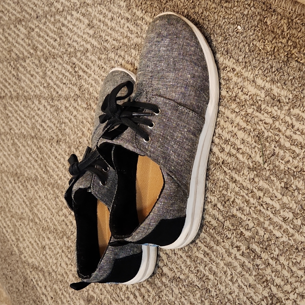 Grey Women's TOMS Sneakers in Size 8 - Picture 2 of 9